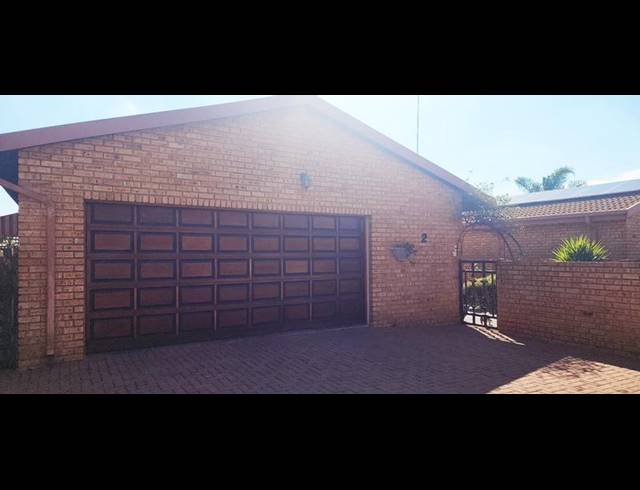 2 BEDROOM TOWNHOUSE FOR SALE IN EIKE PARK